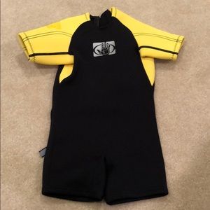 Body glove child’s wet suit size C1